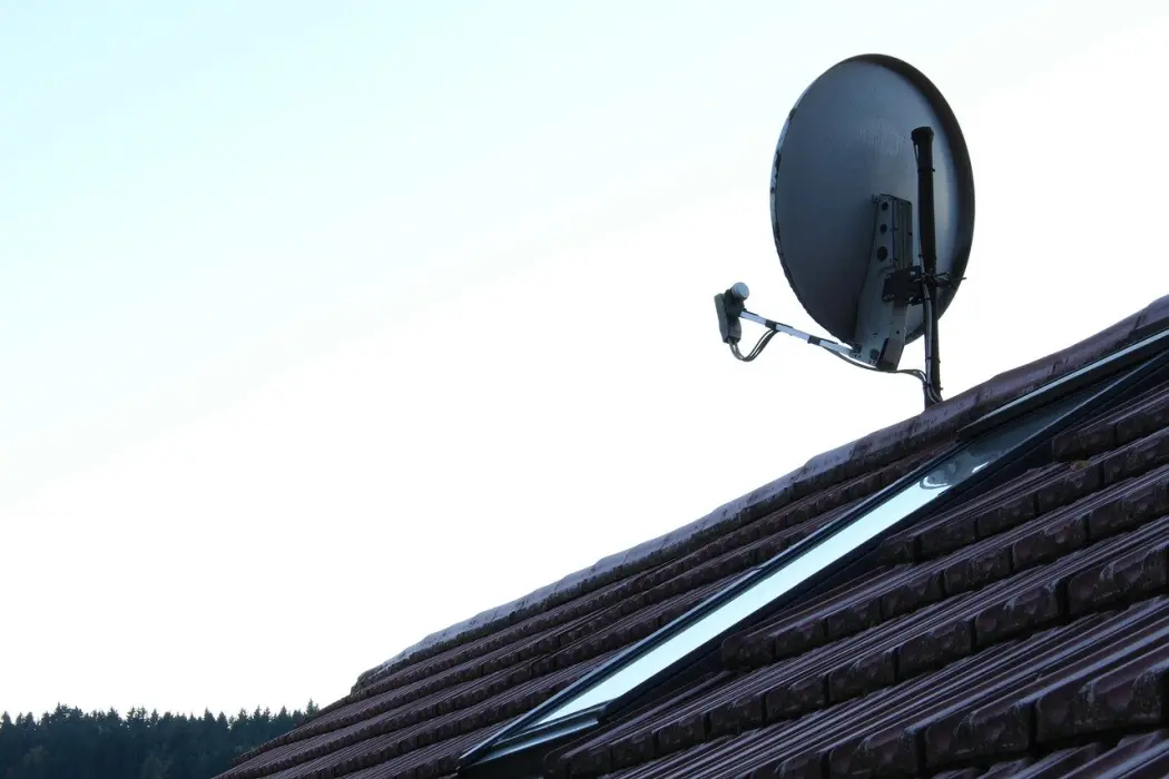Jak prawidłowo wykonać montaż anteny satelitarnej w UK?
