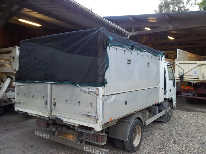 Siatki transportowe na ładunki ciężkie — jak poprawnie dobrać siatkę do różnych typów przewozów?