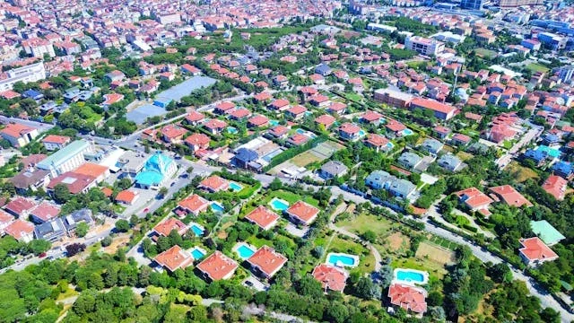 Działki budowlane pod dom jednorodzinny – najczęstsze kryteria