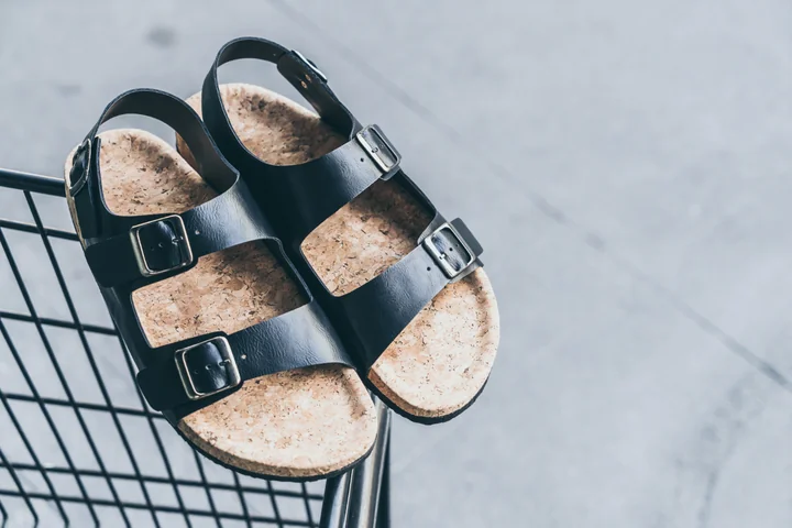 Buty, które musisz mieć: Birkenstock Arizona – dlaczego stały się kultowe?