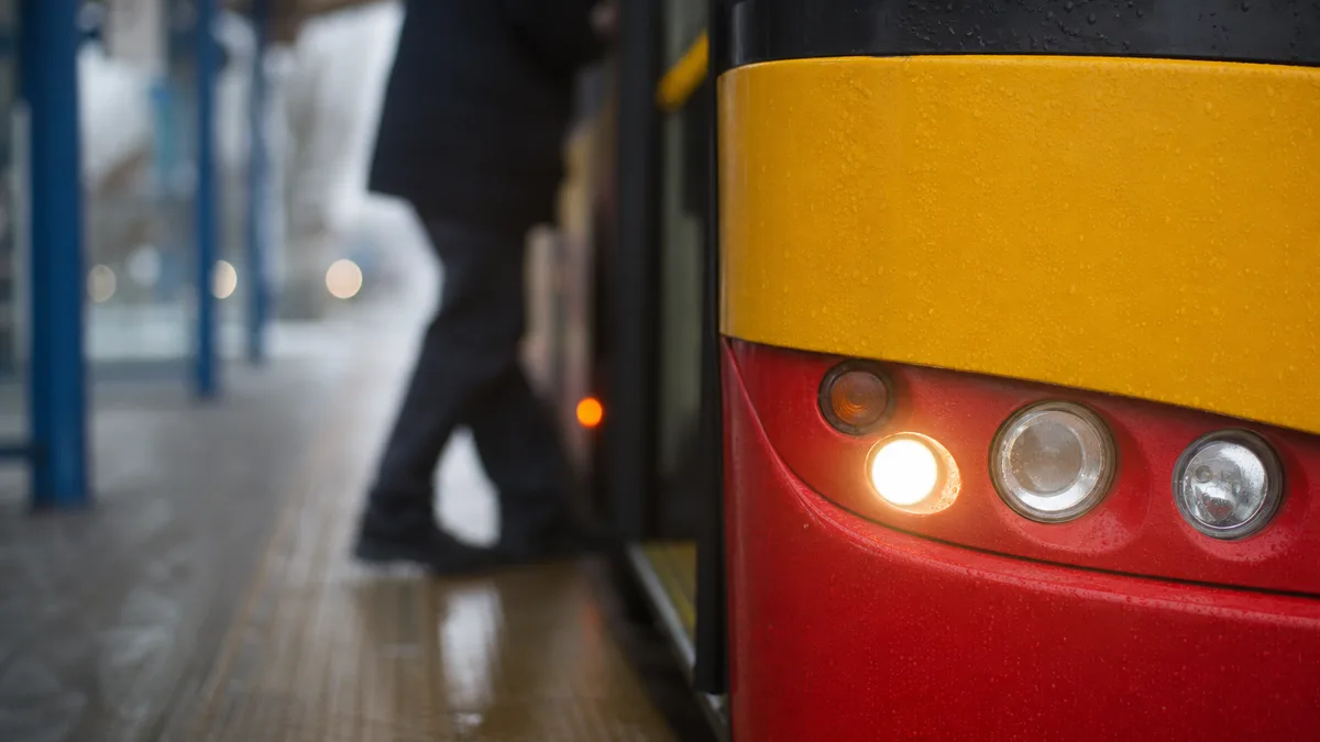 Więcej autobusów i nowe przystanki przy Galerii Glogovia