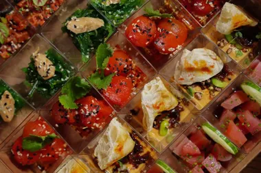 Jak działa catering dietetyczny i na czym polega dieta pudełkowa