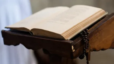 Mickiewicz wraca przed bibliotekę. Głogów czyta „Dziady” razem