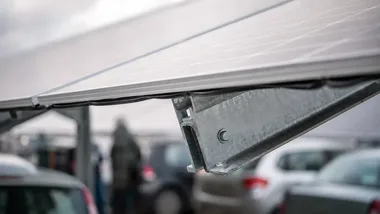 Panele na dachu i nowe ładowarki. Elektryczny transport w Głogowie