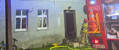 Nocny pożar mieszkania w Głogowie. Spłonęła konstrukcja dachu