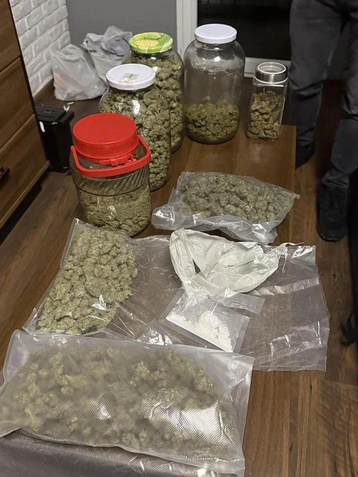 W aucie ukrywali ponad 1,5 kg marihuany - zatrzymano dwóch mieszkańców