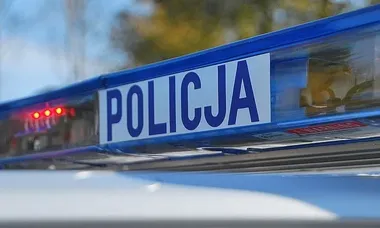 Skrót przez tory może kosztować 2 tysiące złotych. Policja ostrzega