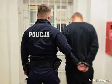 Dwie osoby zatrzymane na parkingu w Głogowie. W aucie była metamfetamina