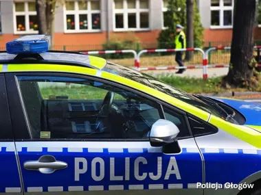 Policjanci pojawili się przy szkołach. Reagują na każdy sygnał